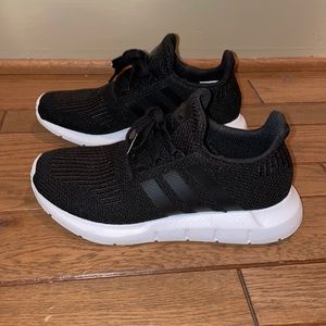 Adidas Swift Run Sneakers Tennis shoes 4.5 MENS/6.5 WOMENS